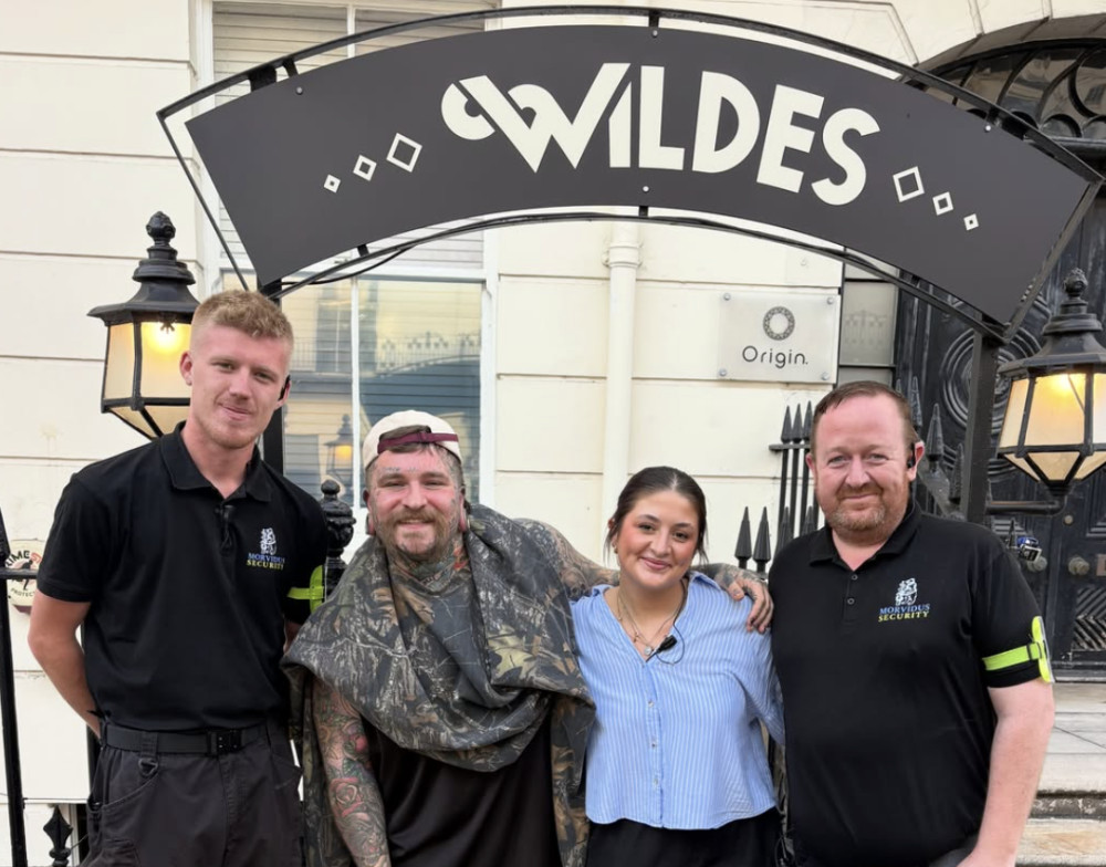 Internationally renowned singer-songwriter Teddy Swims visited Wildes Bar in Leamington last week (image via Wildes) 