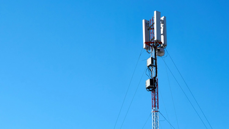 Plans have been lodged for a 22.85-metre 4G and 5G mast at Thomas Way (Photo: Unsplash) 