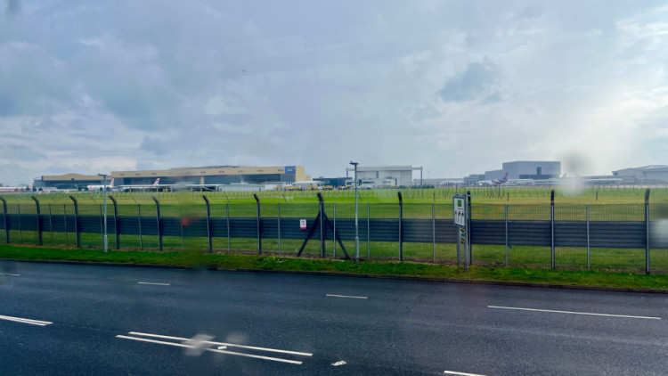 The blaze broke out near Heathrow Airport's runway 27L (Credit: Nub News) 