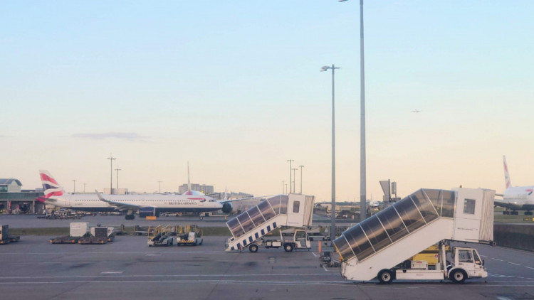 The blaze broke out near Heathrow Airport's runway 27L (credit: Nub News). 