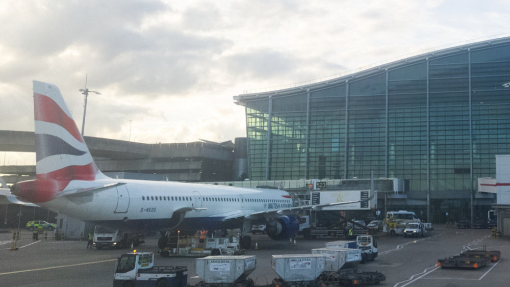 The blaze broke out near Heathrow Airport's runway 27L (credit: Nub News).