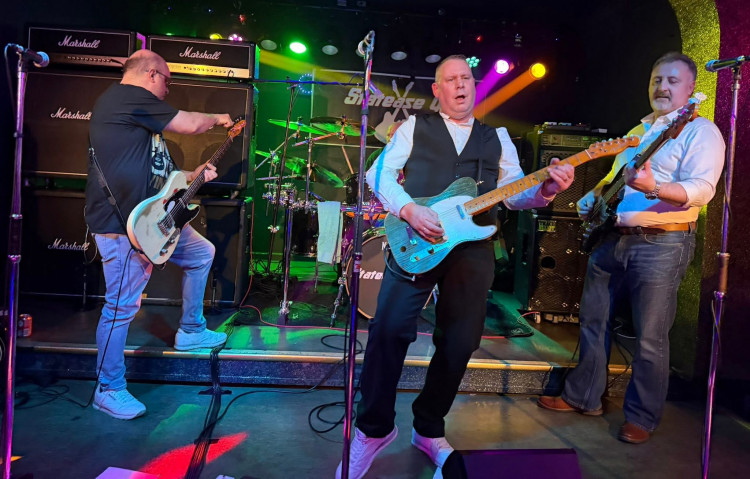 STATEASE QUO at The Cosey