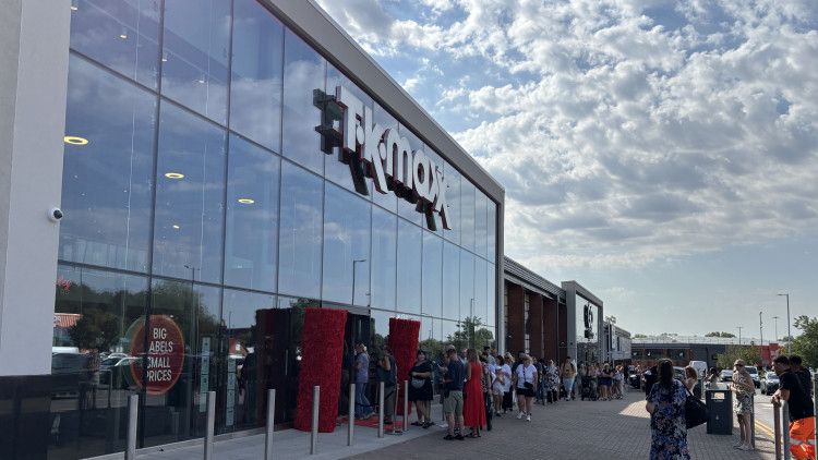 Locals queued up ahead of the opening of the Festival Retail Park store (image via Nub News)