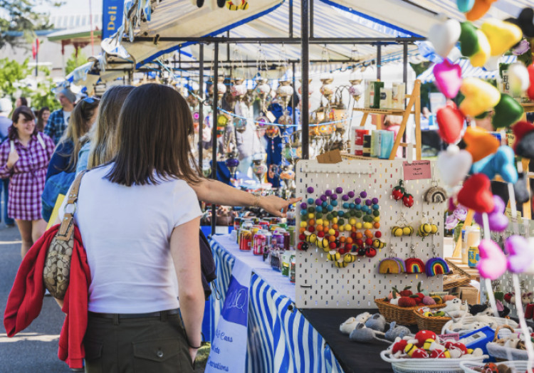 A free summer market featuring local makers, street food and family entertainment is coming to Warwick this August Bank Holiday (image via CJ's)