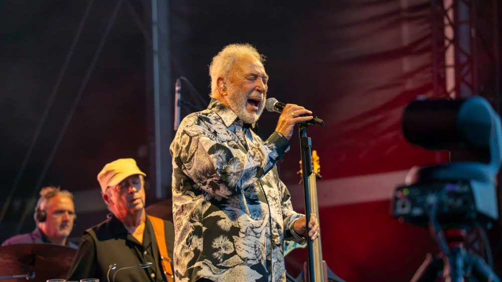 Tom Jones and Nile Rodgers & CHIC recently performed to more than 17,000 people at Chester Racecourse (Image via: Chester Racecourse)