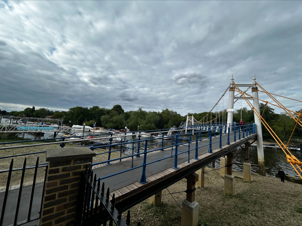 The Environment Agency has today issued navigation restrictions at Teddington Lock! (Credit: Nub News)