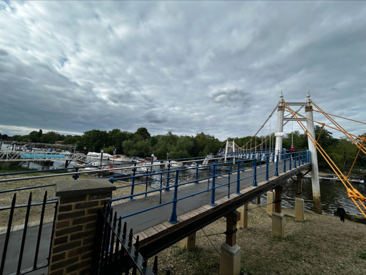 The Environment Agency has today issued navigation restrictions at Teddington Lock! (Credit: Nub News)
