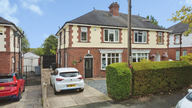 This week we are showcasing a three-bedroom house in Newcastle-under-Lyme (images via Stephenson Browne)
