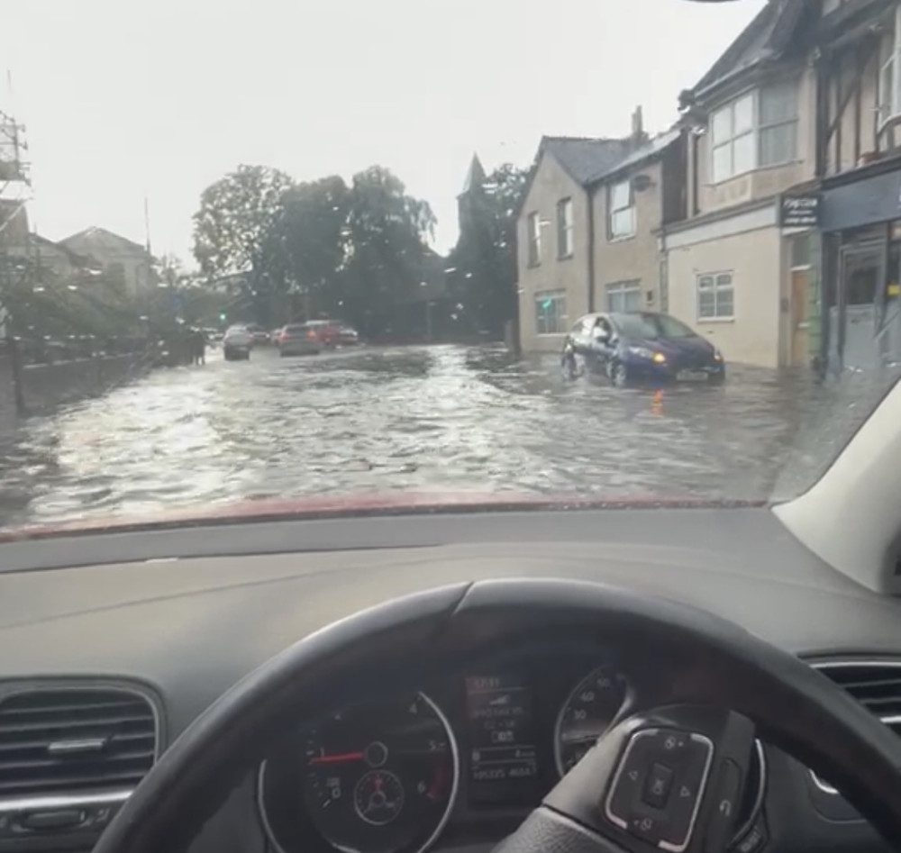 Drivers navigating flooded streets in Hitchin @Eve McIntosh