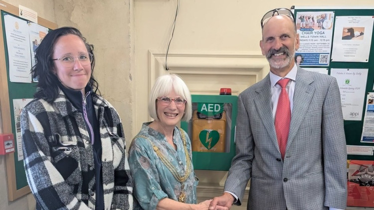 A defibrillator has been donated to Wells Town Hall in memory of the late Cllr Tony Robbins, providing a lasting benefit for the community. (Photo: WCC) 