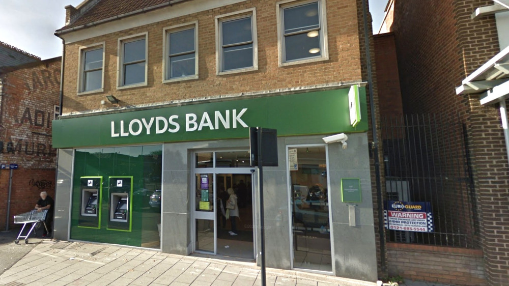 According to the planning statement, the proposed works involve the installation of "a secure side gate and fence system to the side boundary of Lloyds Bank, following recent security concerns." (Image via Google Maps)