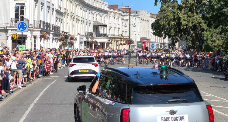 Around 6,000 people gathered in Leamington for the the final stage of the Lloyds Tour of Britain 2026 (image supplied) 