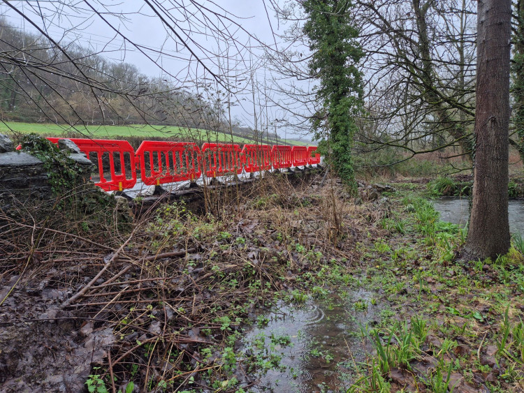 Drivers between Wells and Shepton Mallet face around three weeks of temporary traffic lights on the A371 at Croscombe while a collapsed stone wall is repaired.