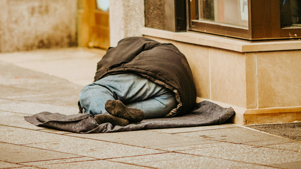 Between 2020 and 2025, the number of people presenting to Stockport council as homeless has increased by 1,155 (Image - Jon Tyson / Unsplash)