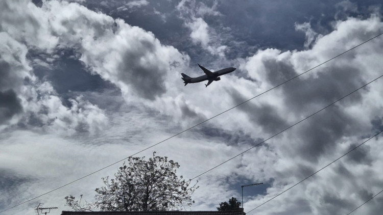 Plane flying above homes in Marston Green (Picture: Sam Greenway LDR)