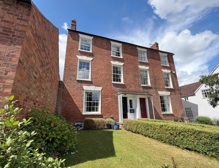 Take a look inside our latest Property of the Week! (image via Julie Philpot Residential)