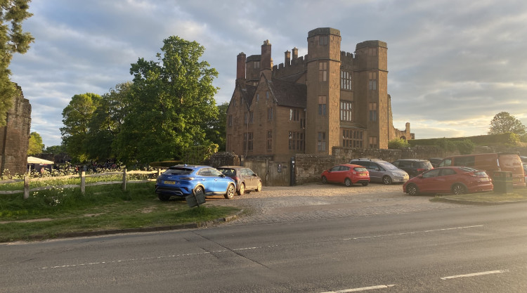 Work on the new crossing to Kenilworth Castle continues (image by Nub News)
