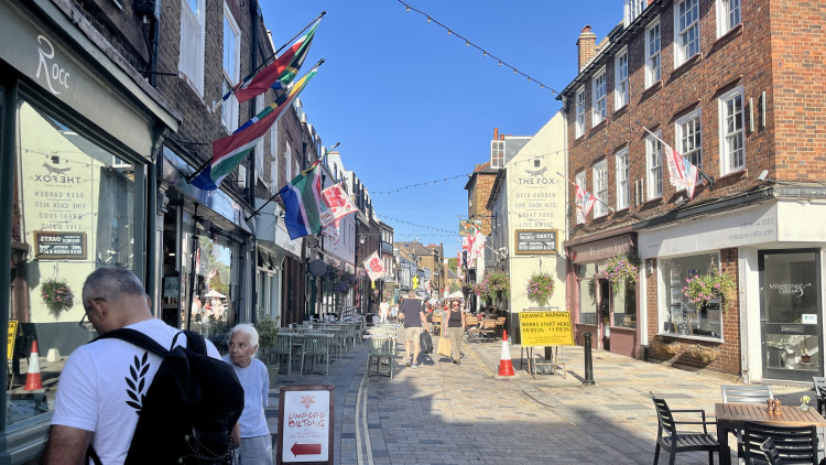 Enjoy Taste of Twickenham's Tasting Trail, Whitton Adult Community Group's singing sessions and more this weekend in Twickenham (credit: Nub News).