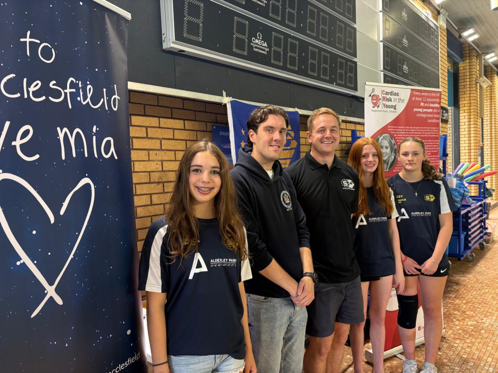 The Mayor of Macclesfield James Barber-Chadwick with Satellites Swimming Club members ahead of their swimathon (Credit: Supplied)