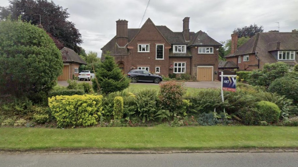 The proposal will see the current dwelling demolished and replaced with a new family home overlooking Copt Heath Golf Course (Image via planning application)