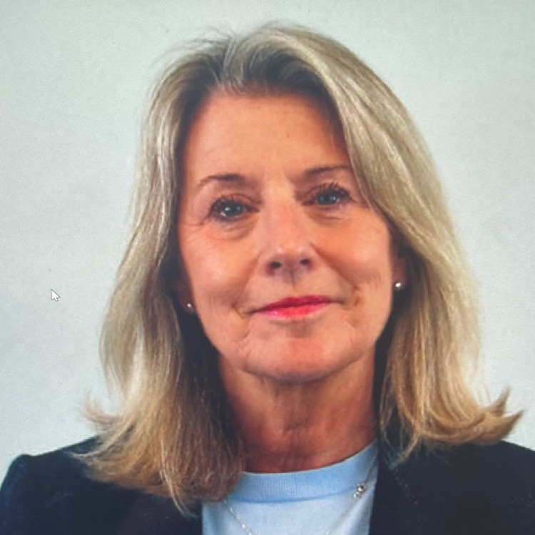 Mrs Debbie Ward DL