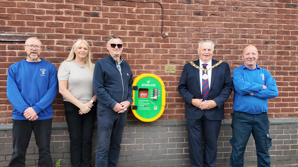Craig Williams and Paul Gibbs (Plumbits) with Alison Butler and Martin Thornley (Stafford Cannock Hospital League of Friends) and Mayor Winnington  (image via Livia Gregor)