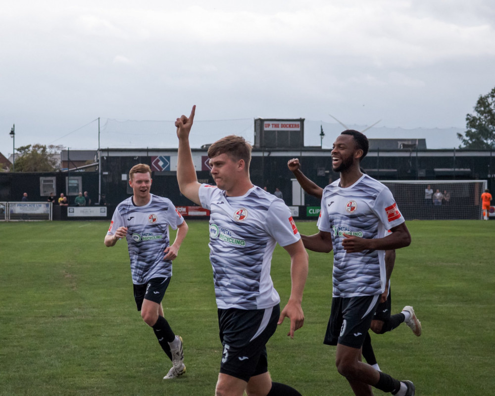 Tilbury earn a point against Islanders through Joe Elliott's penalty.