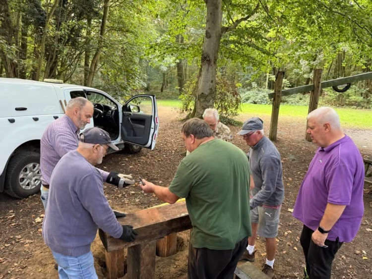 Friends of Langdon Hills and the Ranger Service working on new picnic bench