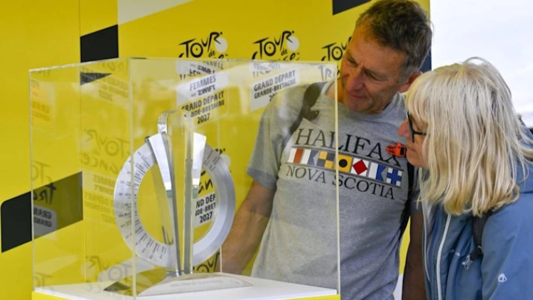 The Tour de France Femmes trophy will be coming to Stockport town centre from Saturday 3 to Sunday 4 October (Image via Stockport Council)