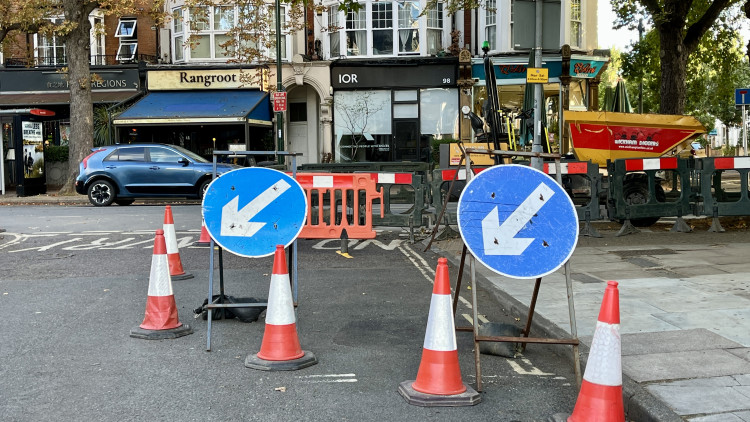 UK Power Networks continues roadworks on Kew Road (credit: Nub News).