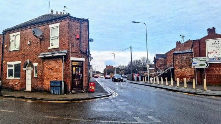 On Wednesday 30 September, Cheshire Police executed a warrant at an address on South Street (Photo: Nub News).