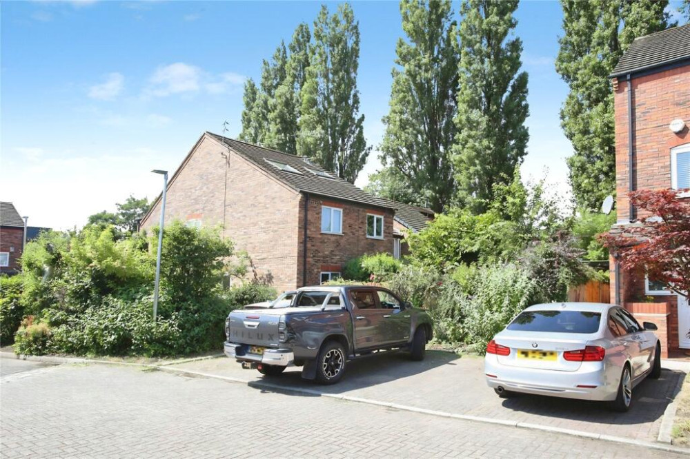 Our friends and sponsors at Julian Wadden present this 'rare' opportunity to buy this lovely ground floor flat in Heaton Mersey (Image - Julian Wadden)