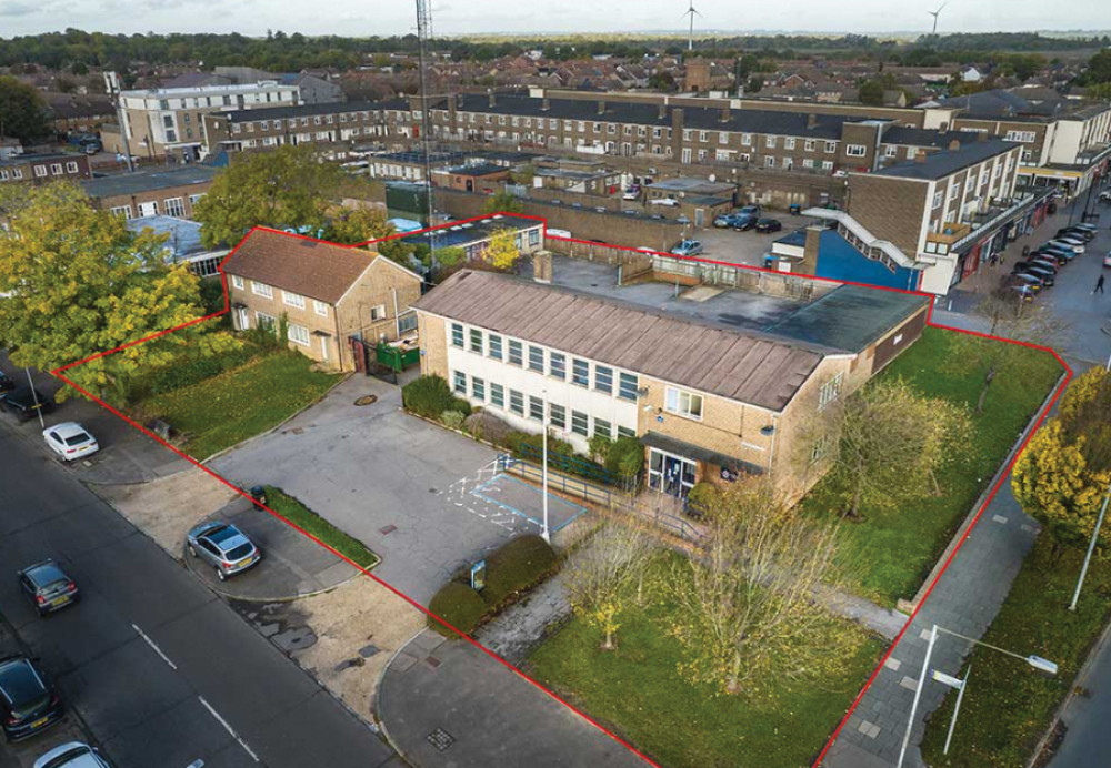 South Ockendon Police Station. The two houses to the left have already been given permision for HMO conversion. 