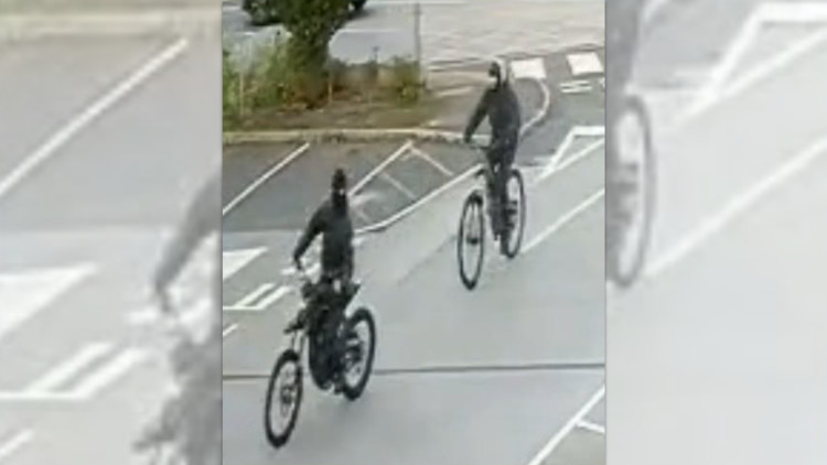 Police would like to speak with the two people in the CCTV image as they believe they could assist in their enquiries (Image via GMP)