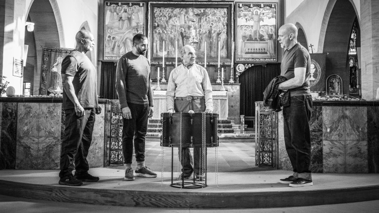 (Left to right) Mensah Bediako (Third Priest), Michael Lyle (First Priest), David Suchet (Thomas Becket), Paul Hickey (Second Priest) (credit: Marc Brenner).
