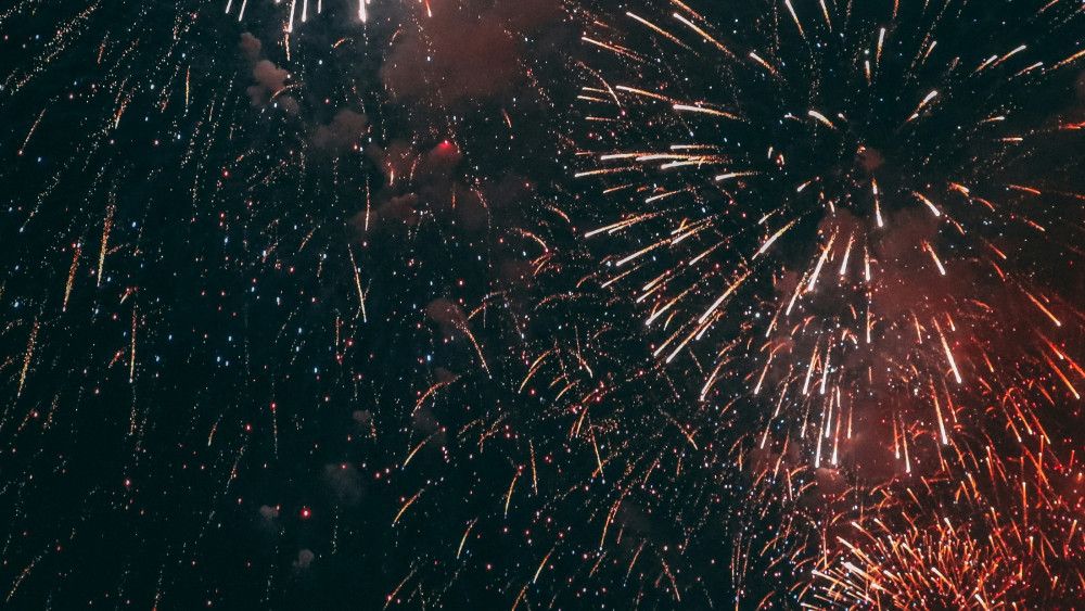 Here are the bonfire and fireworks events taking place in and around Stockport throughout November 2026 (Image - Kristian Lovstad / Unsplash)