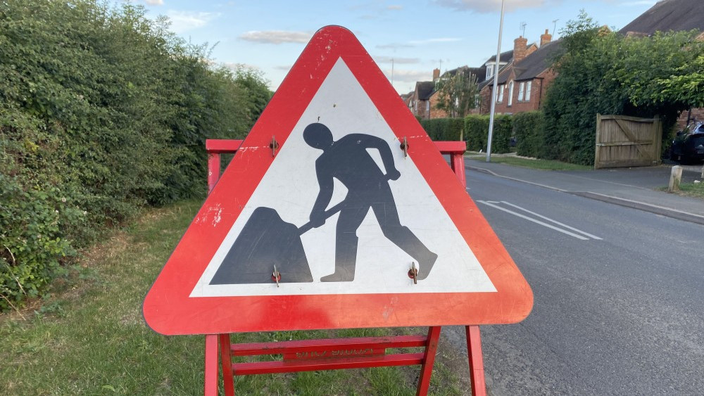 One lane of the A53 Etruria Road at Basford Bank is closed (image via Nub News)