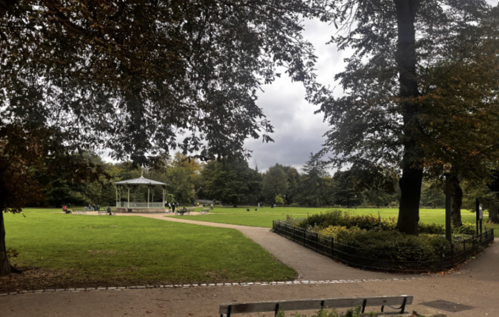 Police arrested a 16-year-old boy after a teenager was stabbed at Pump Room Gardens in Leamington on 16 October. (image via Nub News)