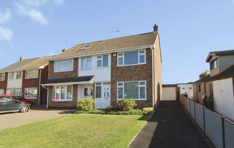 This week, we have looked at 'a three-bedroom cottage on Greville Smith Avenue in Leamington' , currently available for £350,000.