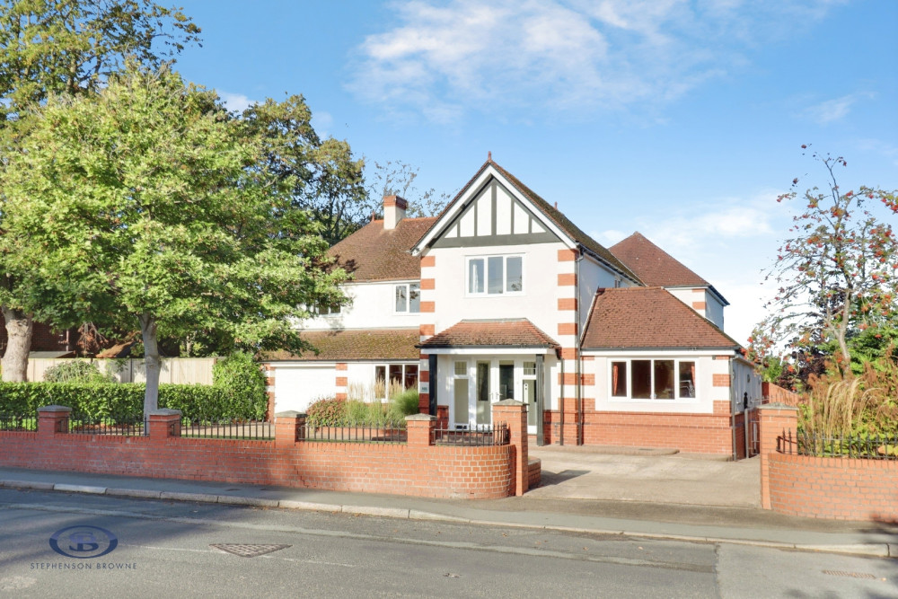Originally dating back to 1928, Arden House is a fine example of a substantial detached family residence. (Photos: Stephenson Browne) 