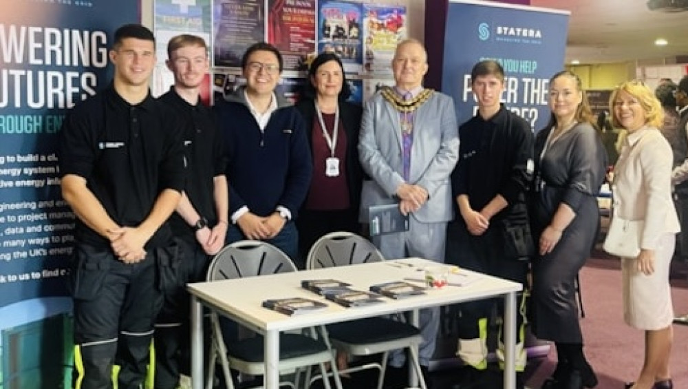Donald Ritchie, Project Developer at Statera Energy (third from left), with Cllr Milena Bingley and Cllr Bill Cook, Mayor of Thurrock, joined by staff from Statera Energy and Thurrock Council at the Careers Fair.	 Donald Ritchie, Project Developer at Statera Energy (third from left), with Cllr Milena Bingley and Cllr Bill Cook, Mayor of Thurrock, joined by staff from Statera Energy and Thurrock Council at the Careers Fair.