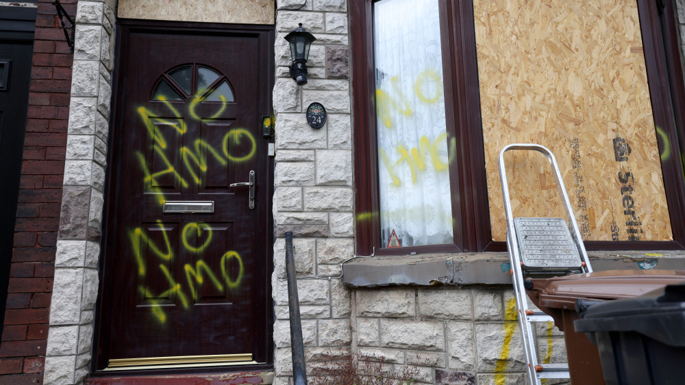 People living in a Stockport suburb say they have been left ‘terrified’ after the windows of a terrace house were smashed overnight (Image - LDRS)
