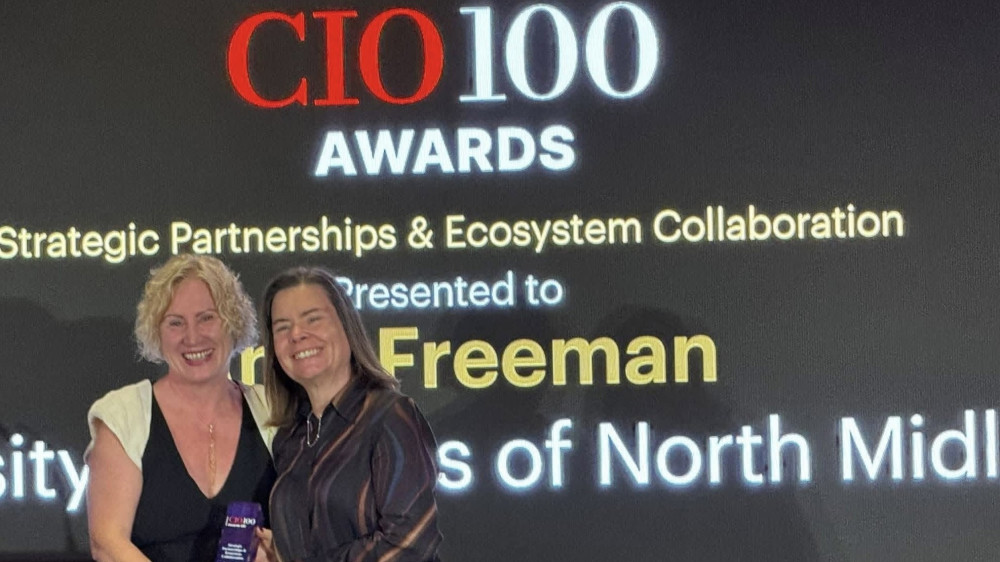 Amy Freeman receives her award (image via UHNM)