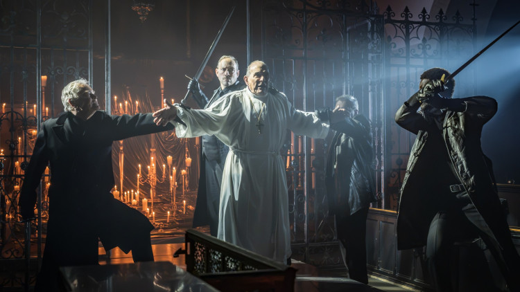 (Left to right) David Yelland, Ben Caplan, David Suchet, Nick Sampson and Jyuddah Jaymes in Orange Tree Theatre's Murder in the Cathedral (credit: Marc Brenner).