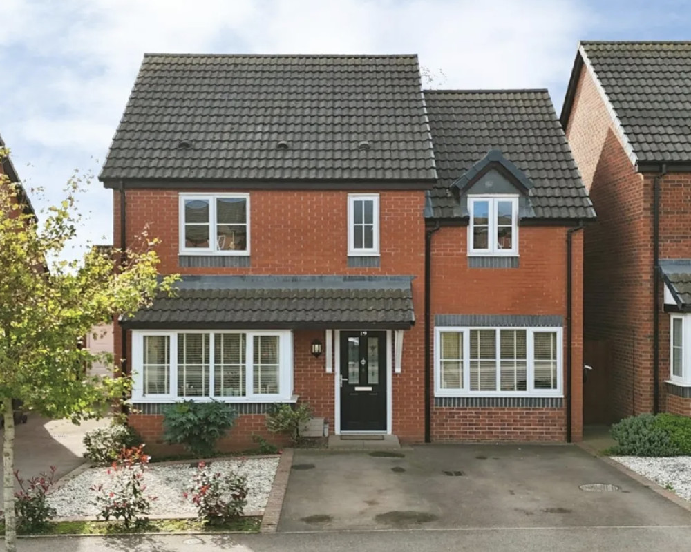 This week, we have looked at 'a four-bedroom home on Admiral Way in Leamington', currently available for £415,000.