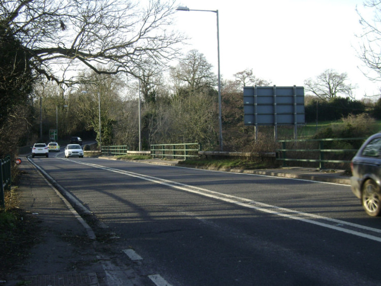 Traffic lights are in place on the A452 between Kenilworth and Leamington Spa (image by Robin Stott)