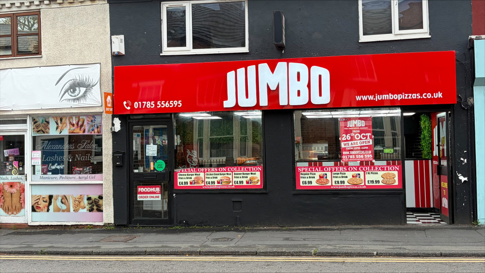 Are you a fan of Jumbo Pizzas? (image via Livia Gregor)