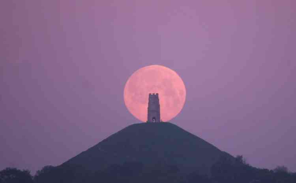 The supermoon behind Glastonbury Tor (Photo: Ian Humphreys)