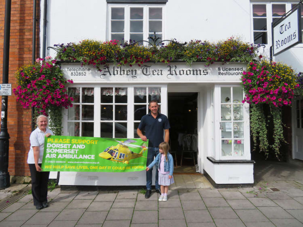 Mary Parker from the Abbey tea rooms with Kris and Daughter Isabelle