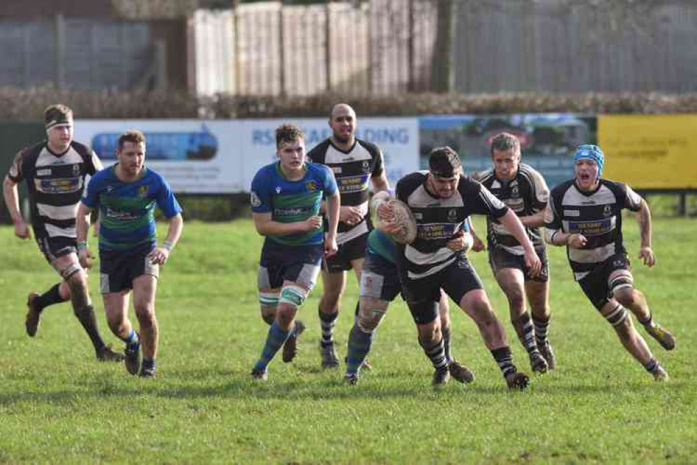 Wells try to make a break. Picture by Paul Nicholls.